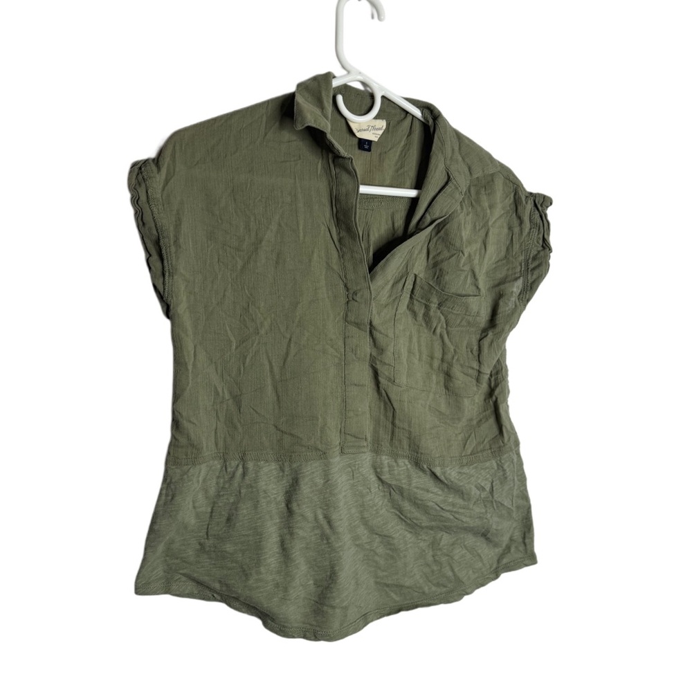 Universal Thread Sage Green Button-Up Blouse